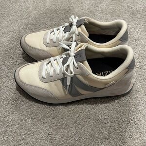 Kizik Milan Mist women’s size 8. Worn once!